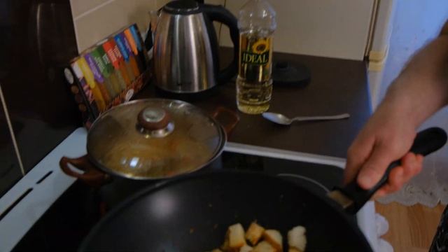 Сырный Суп с Гренками. Готовим Из Четырех Сыров На Курином Бульоне смотреть онлайн