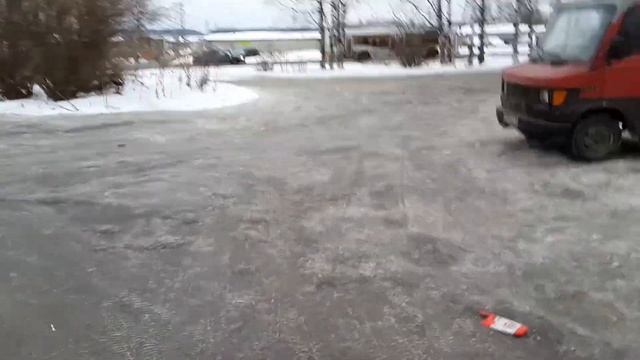 НЕнадлежащая уборка снега и наледи возле супермаркета РеалЪ смотреть онлайн