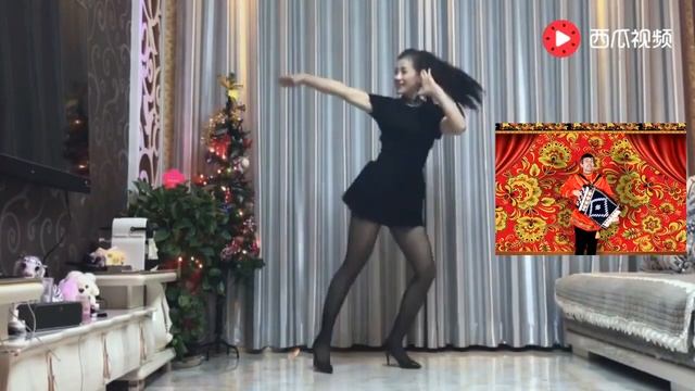 Плясовая в исполнении Цинцин (Qingqing) (Ван Сяоцин)-Калинка ,Камаринская (баян)В. Абросимов #青青 смотреть онлайн