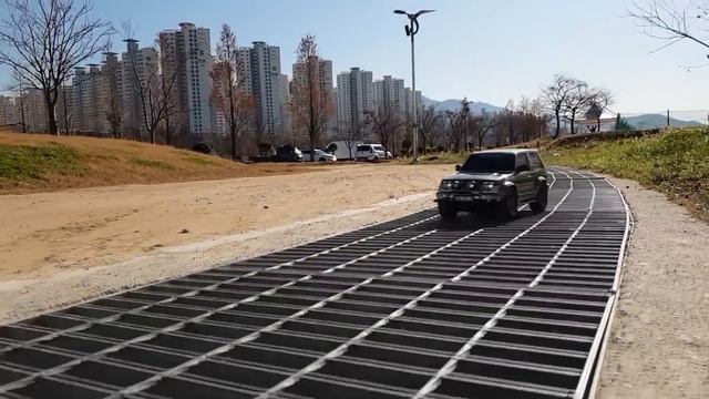RC카 Tamiya CC01 Mitsubishi Pajero MTB Park Off-Road Bash смотреть онлайн