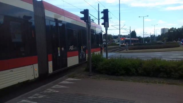 (Гданьск Gdańsk) 2 Трамвая Pesa 1071 на 2 маршруте и 1066 на 12 маршруте смотреть онлайн