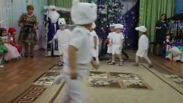 Танец белых медвежат смотреть онлайн