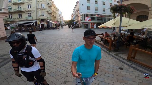 Inmotion V8F a Ninebot ONE S2 - jak se dvěma koloběžkářům povede na jednokolkách? | 4K смотреть онлайн