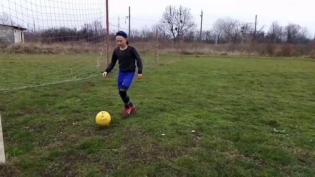 Топ 5 способов как ефектно поднять м'яч с земли смотреть онлайн