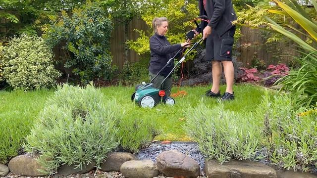 Webb 2-in-1 Electric Scarifier & Lawn Rake Review: Rejuvenating our lawn смотреть онлайн
