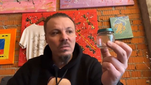 СЕРГЕЙ СИМОНОВ ПОЙМАЛ "РЕДКОГО ТАРАКАНА АЛЬБИНОСА" смотреть онлайн