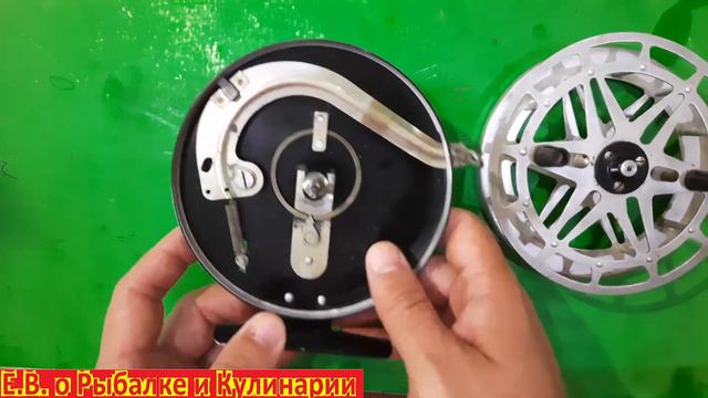 Редкая инерционная катушка для спиннинга НЕВСКАЯ. УНИВЕРСАЛЬНАЯ из СССР.  Советская катушка НЕВСКАЯ.