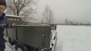 Советский внедорожник Уаз 3303/  Помощник в хозяйстве