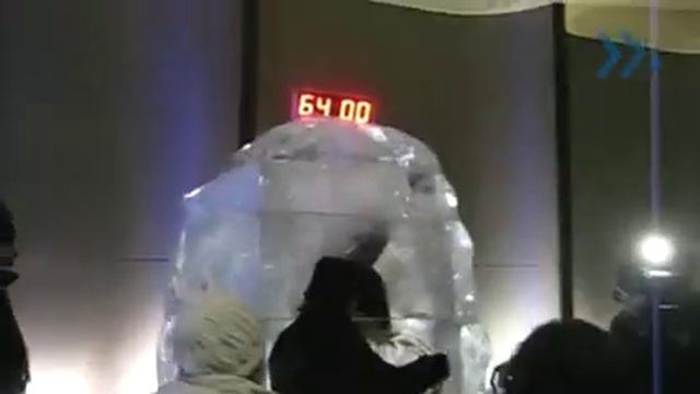 Латвиец побил рекорд Гиннеса пробыв во льду 64,5 часа смотреть онлайн