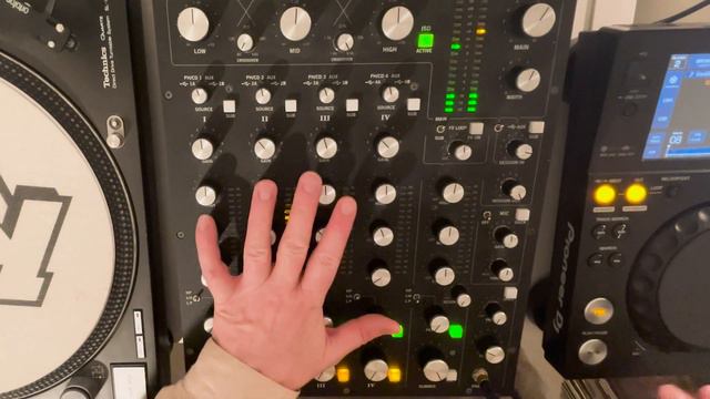 Fresh underground tech house and techno on a RANE MP2015 Rotary Mixer - Week 6 смотреть онлайн