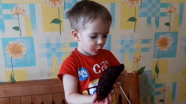 Малыш есть свеклу))) смотреть онлайн