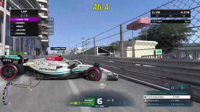 How YouTubers Would Play F1 22... смотреть онлайн