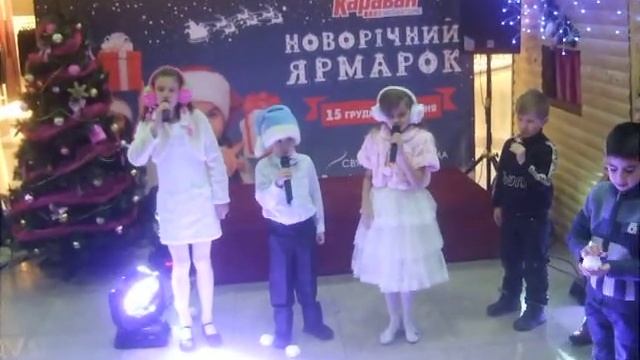 Мини-Studio (Вокальная студия /Харьков)."Снежинка" - К.Зеленова,О.Косенко,К.Таможникова смотреть онлайн