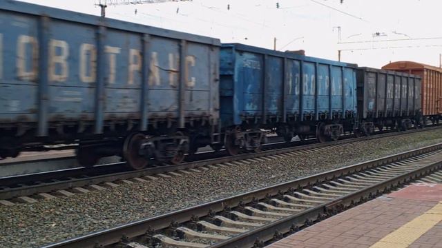 ВЛ10У - 981 с 2ЭС6 - ??? грузовой, идёт на разгон. смотреть онлайн