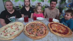 мукбанг пицца? с днём рождения Лалита? ?