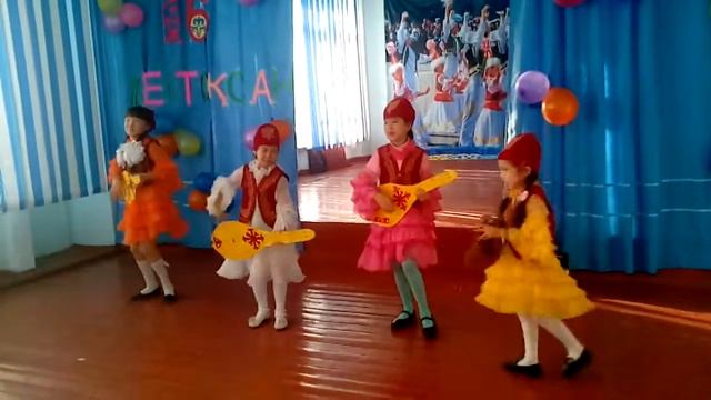 Казахский танец Домбыра смотреть онлайн