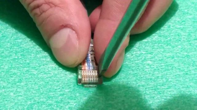 Как обжать интернет кабель отверткой смотреть онлайн