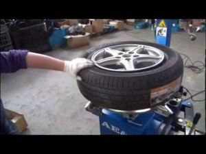 Полуавтоматический шиномонтажный стенд (станок) Flying BL513