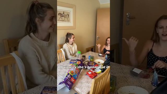 Craziest family ever!! (Her teeth came out) смотреть онлайн