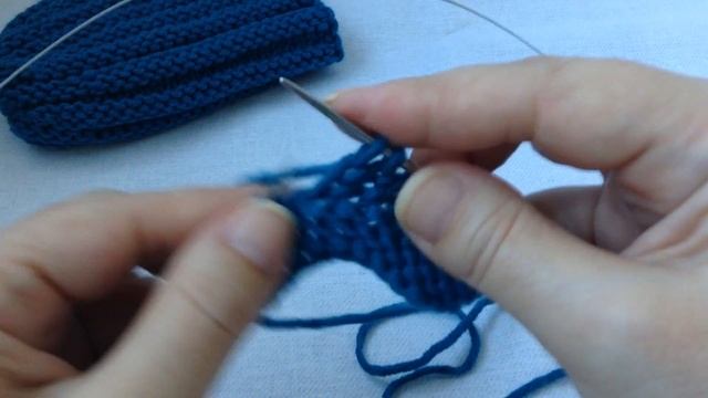 МК №8. Шапка-бини поперечного вязания укороченными рядами смотреть онлайн