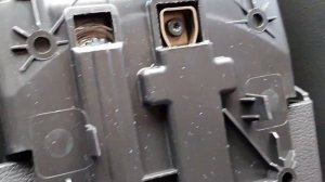 Как разобрать подлокотник Форд Куга 2 (2016-2019) и что сделать , чтобы он сам не уезжал назад?