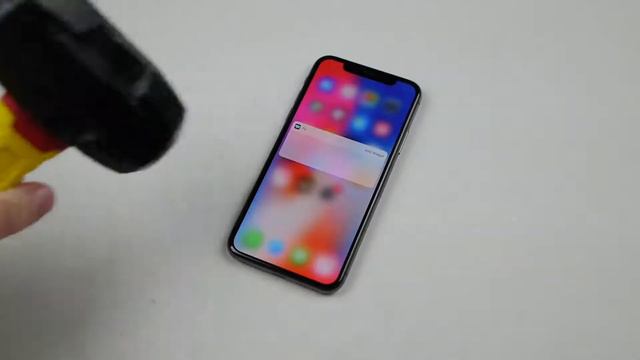 Разбиваем iPhone X Хаммер тест смотреть онлайн
