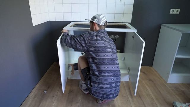 Extreme Room Makeover - Küche Upcyclen + Laminat Verlegen Und Streichen | EASY ALEX