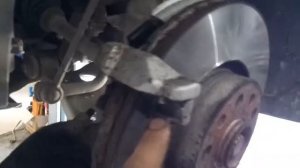 Volkswagen Tiguan ЗАМЕНА ПЕРЕДНИХ ТОРМОЗНЫХ КОЛОДОК С ДАТЧИКАМИ ИЗНОСА.