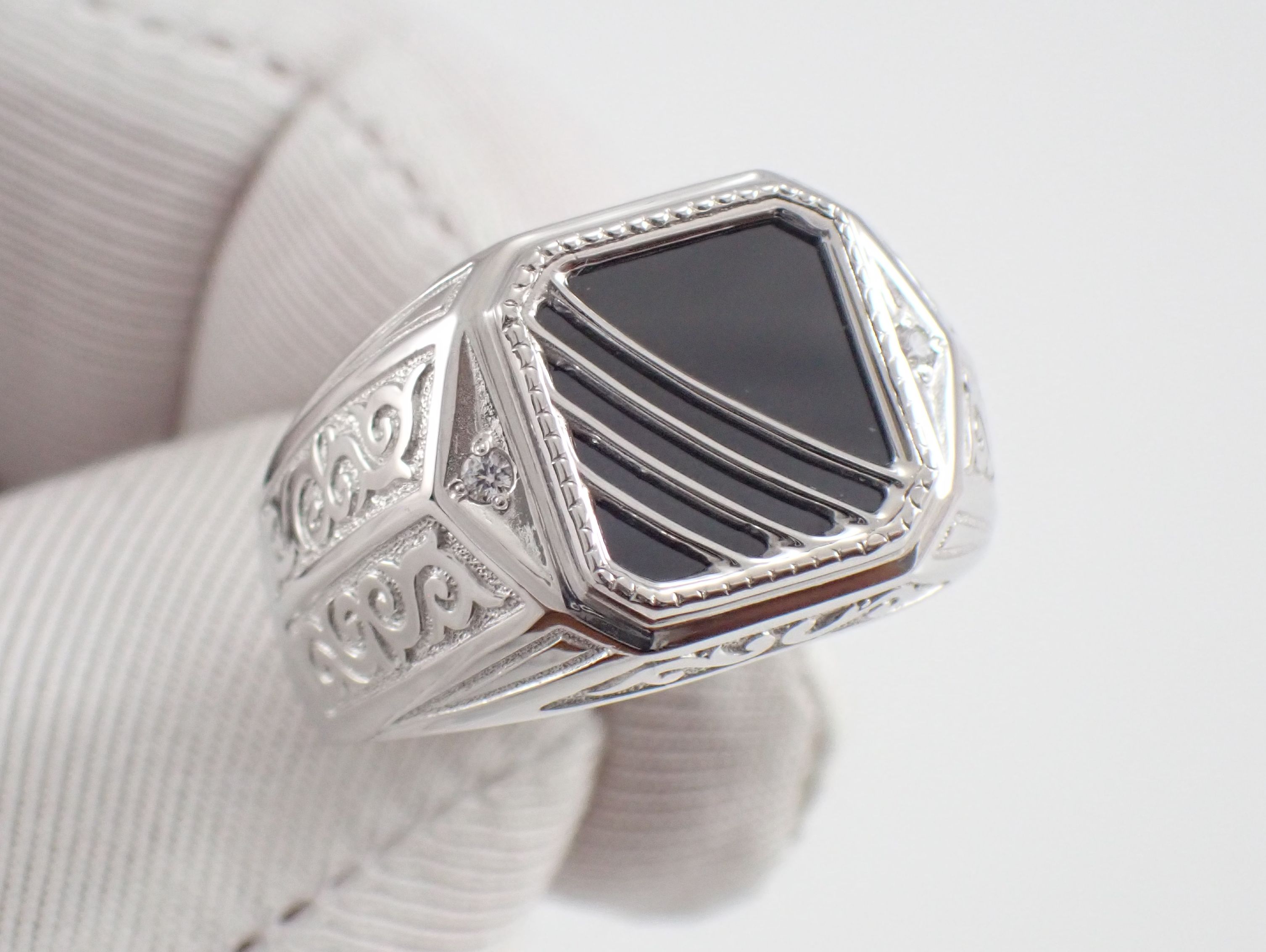 Печатка Мужская, инкрустация серебром, Артикул КМ-73_8_с, серебро 925 пробы смотреть онлайн