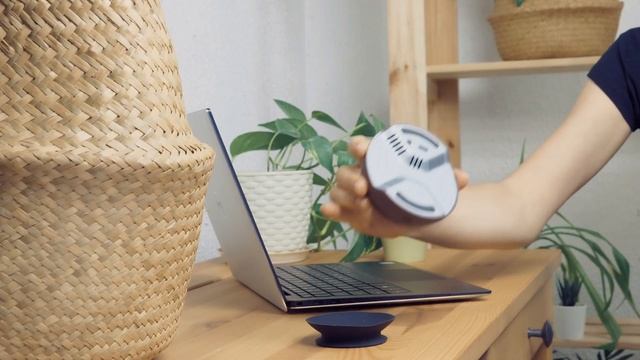 Lemon TWS: Цельный шар, который делится на две половины, каждая из которых играет в режиме Stereo смотреть онлайн