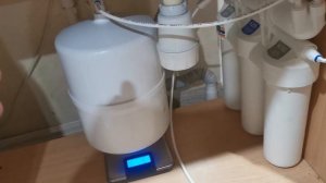 Обратный осмос Prio OU390. Первый запуск. Постоянно бежит вода на слив.