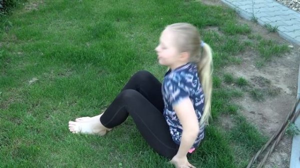 Безумный гимнастический челлендж с газировкой ! Chug a Jug Gymnastics Challenge !