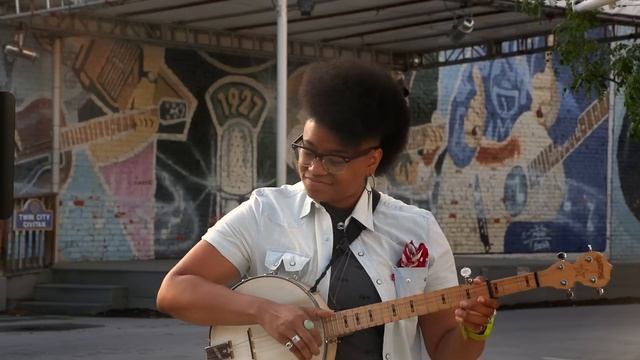 Amythyst Kiah - "Darling Cora" смотреть онлайн