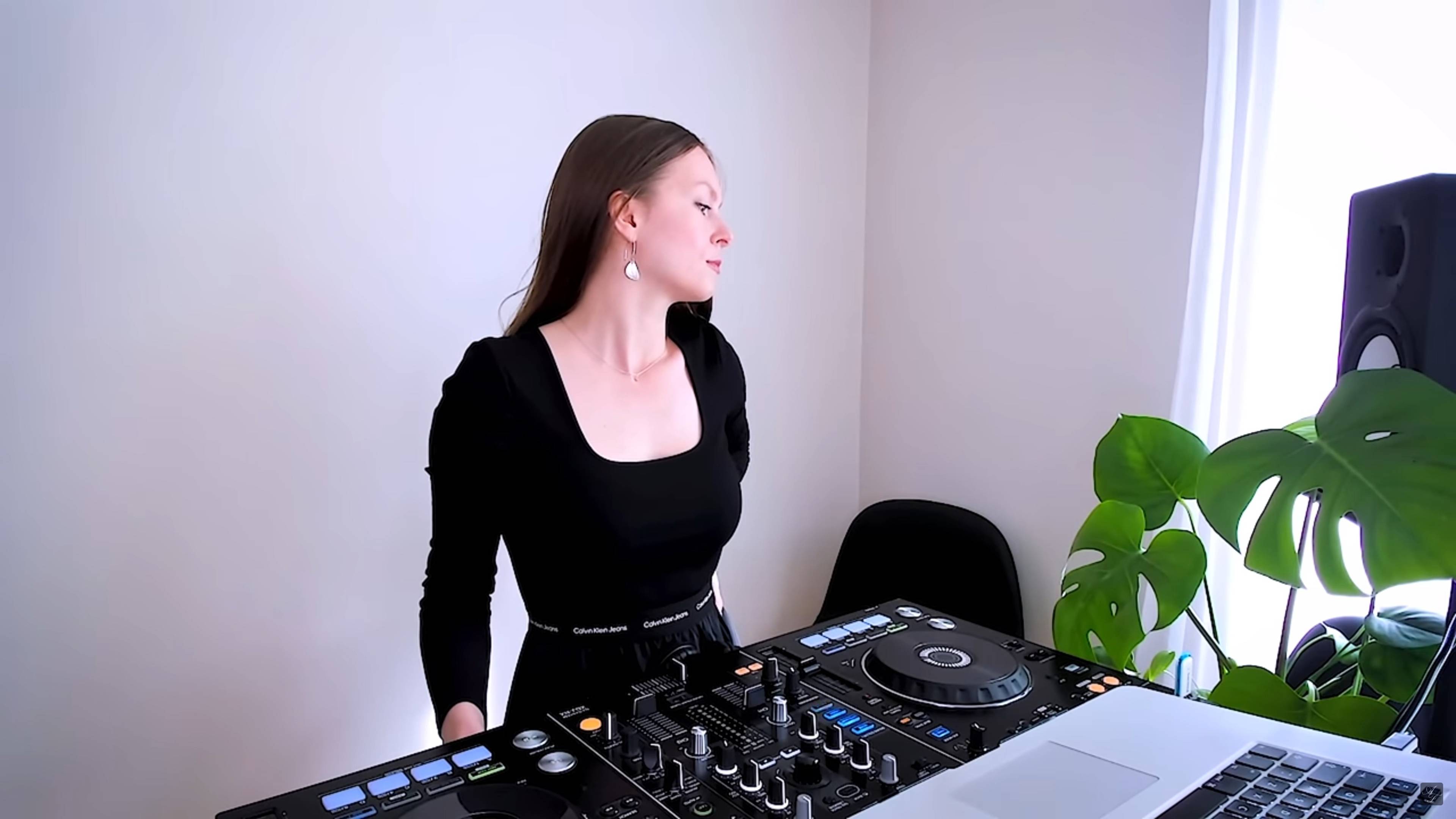 Arwens-faith-pretty-enough-lo-fi-deep-house-dj-mix-dj-boring-paluma-sound-lo-dye-others