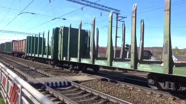 Электровоз ВЛ80С-1143 с грузовым поездом