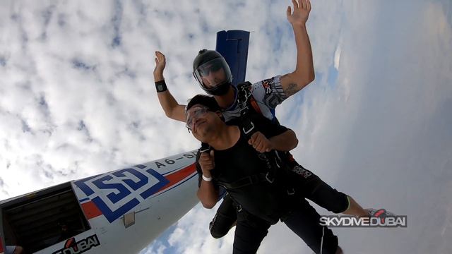 SKY DIVING DUBAI PALM JUMEIRAH - Arijit смотреть онлайн