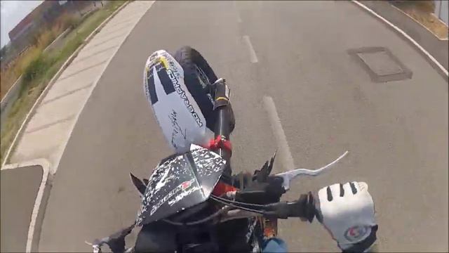 Husqvarna 125 Motard Wheelie And Stunt