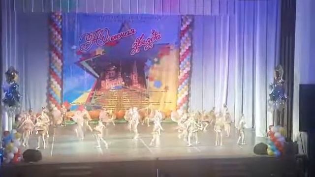 Международный конкурс"Южная звезда"2022 .Ансамбль танца "Притяжение" танец-"Искорки" смотреть онлайн