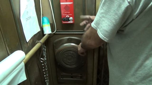 2 Historic Haughton elevators in East St Louis IL One Manual One single call automatic смотреть онлайн