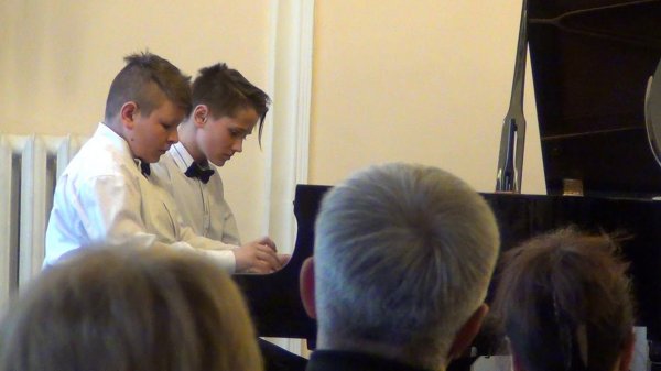 Л. Шитте, Чардаш