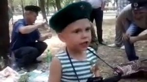 Ребенок читает стих про Пограничников