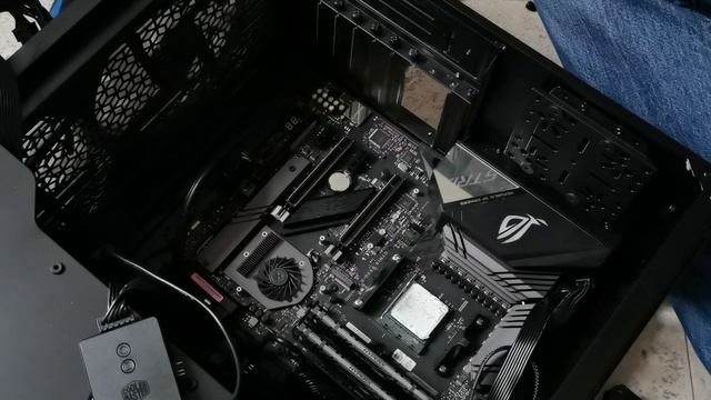 Апгрейдим систему на AMD Ryzen 7 3700X до SSD PCIe 4.0 и не только смотреть онлайн