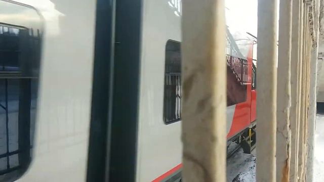 ЭС1П-016 Ласточка На станции Серп и Молот смотреть онлайн