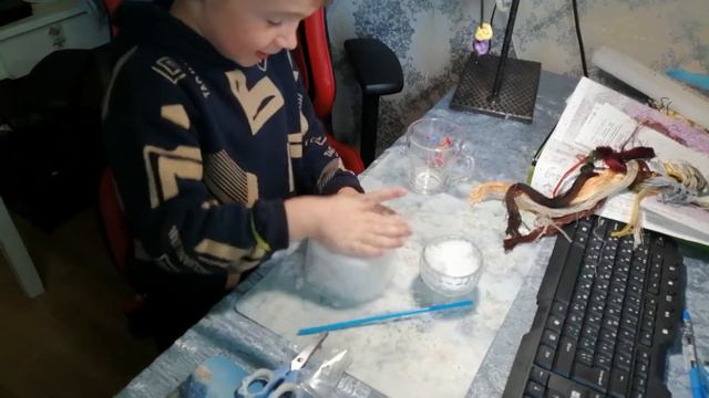 Тимофей делает искусственный снег смотреть онлайн