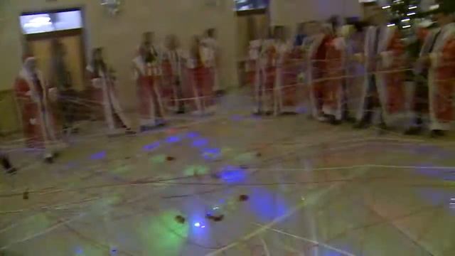 Молодежный новогодний бал смотреть онлайн