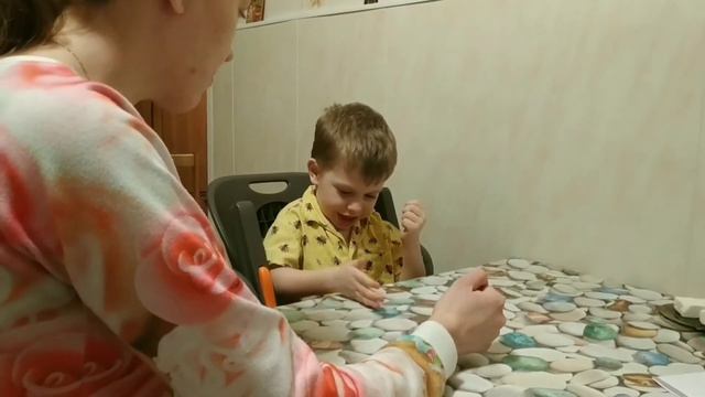 Кулак - ребро - ладонь. Мальчик 3 года 6 месяцев. смотреть онлайн