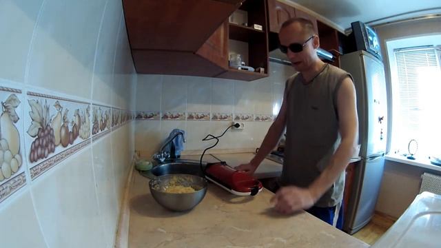 Песочное печенье с арахисовыми орешками в вафельнице. Готовим не глядя Слеплайф смотреть онлайн