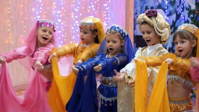 Лада в садике празднует Новый год. Утренник в старшей группе! смотреть онлайн