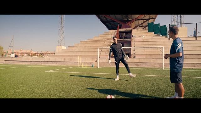ULTIMATE 1v1 saving goalkeeper tutorial by Courtois смотреть онлайн