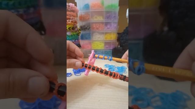 Наконечник для карандаша  На рогатке Плетение из резинок. Плетёный мир резинок